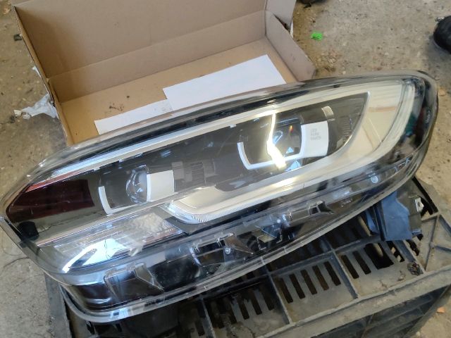 bontott RENAULT KADJAR Bal Fényszóró