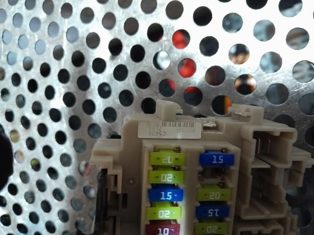 bontott RENAULT KADJAR Biztosítéktábla Utastér