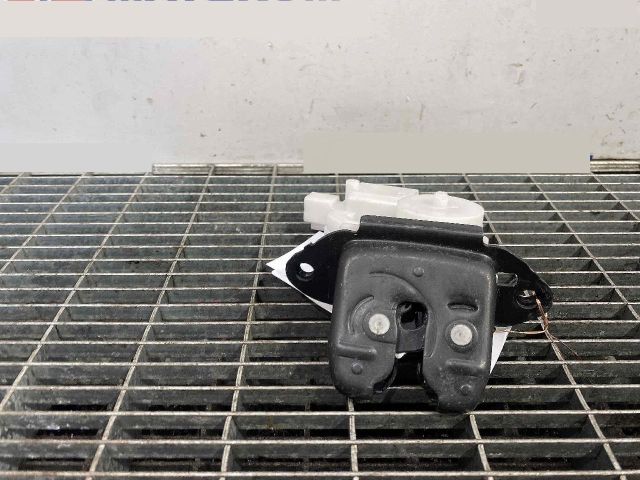 bontott RENAULT KADJAR Csomagtérajtó Ütköző