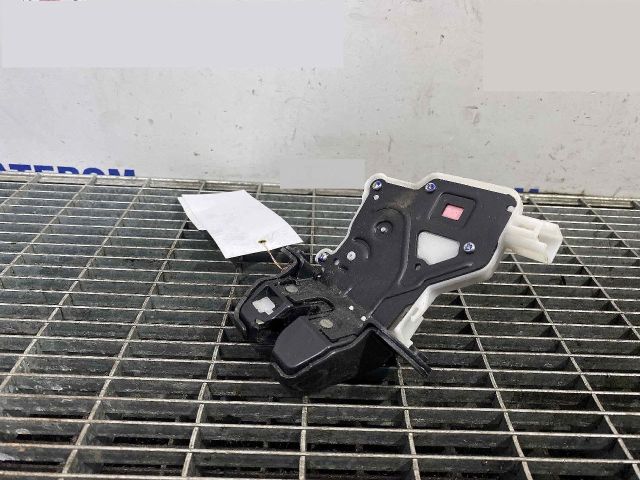 bontott RENAULT KADJAR Csomagtérajtó Ütköző