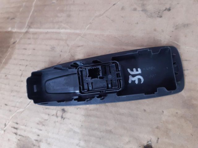 bontott RENAULT KADJAR Jobb első Ablakemelő Kapcsoló