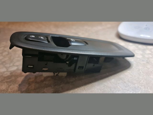 bontott RENAULT KADJAR Jobb első Ablakemelő Kapcsoló