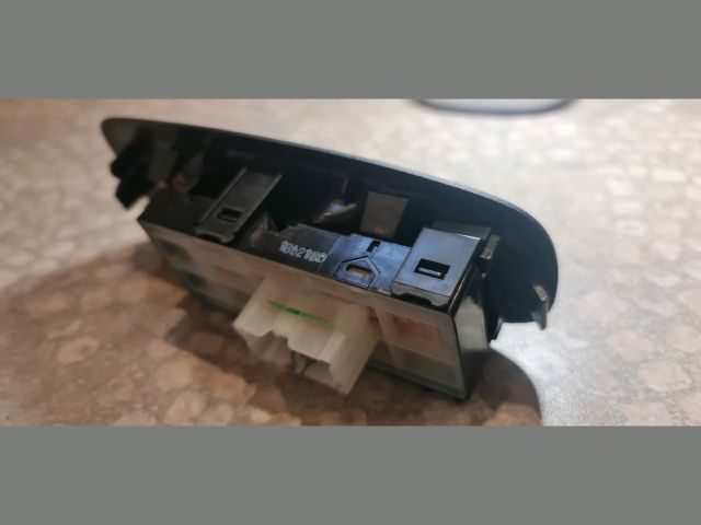 bontott RENAULT KADJAR Jobb első Ablakemelő Kapcsoló