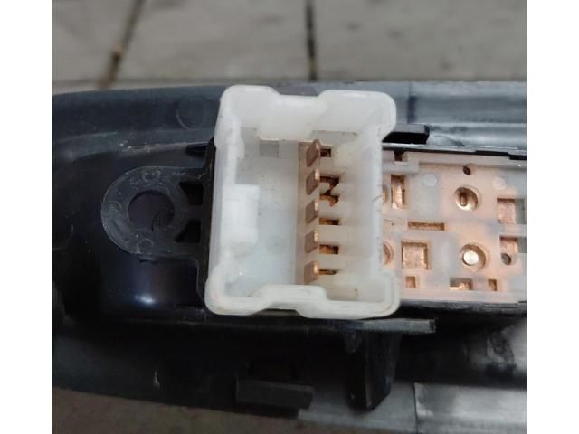 bontott RENAULT KADJAR Jobb hátsó Ablakemelő Kapcsoló