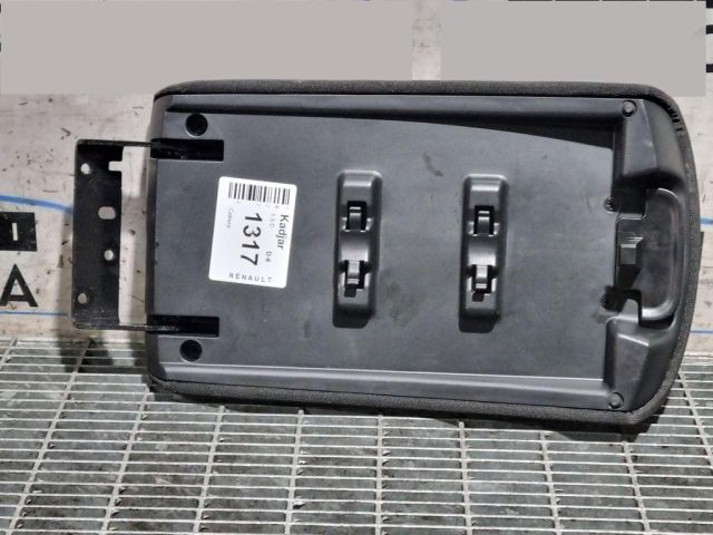 bontott RENAULT KADJAR Könyöklő