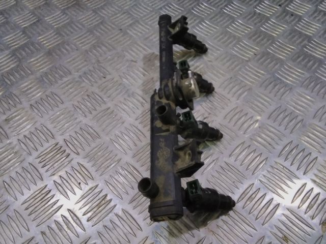 bontott RENAULT KANGOO Porlasztó Sor / Híd