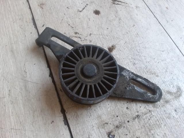 bontott RENAULT KANGOO Szíjfeszítő Görgő