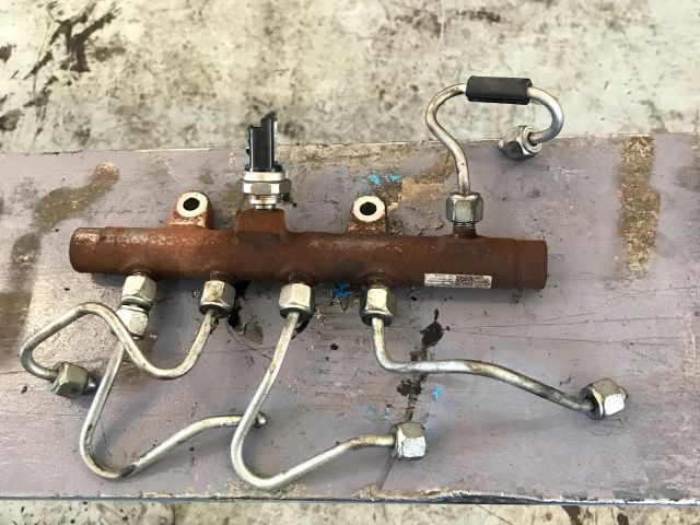 bontott RENAULT KANGOO Közösnyomócső