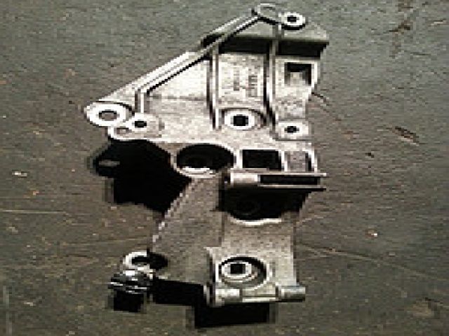 bontott RENAULT KANGOO Generátor Tartó Bak