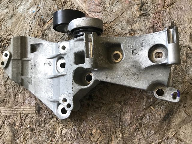 bontott RENAULT KANGOO Generátor Tartó Bak