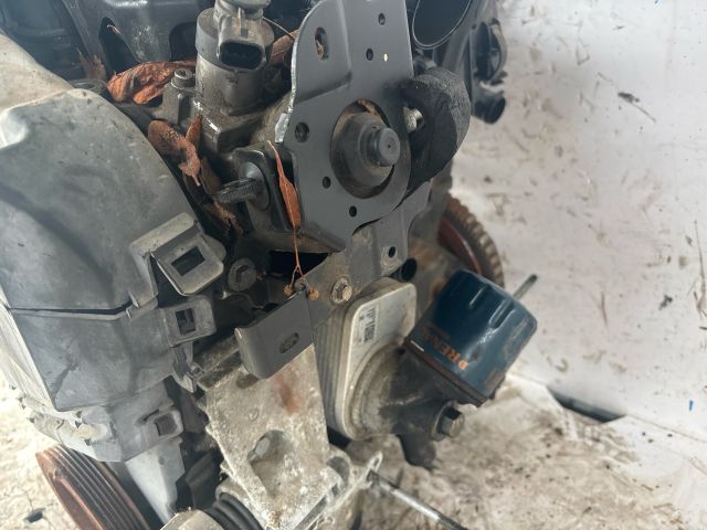 bontott RENAULT KANGOO Motor (Fűzött blokk hengerfejjel)