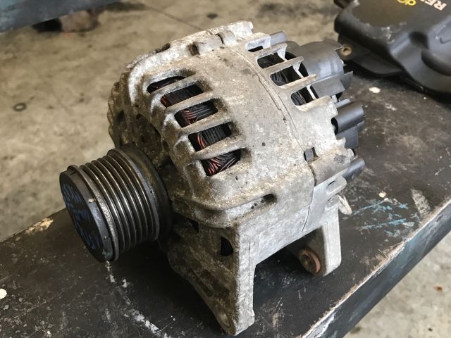 bontott RENAULT KANGOO Generátor