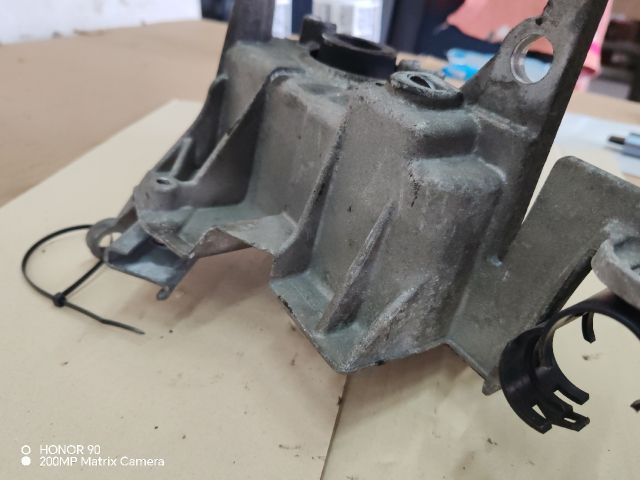 bontott RENAULT KANGOO Motor Tartó Bak (Fém)