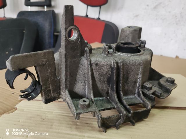 bontott RENAULT KANGOO Motor Tartó Bak (Fém)