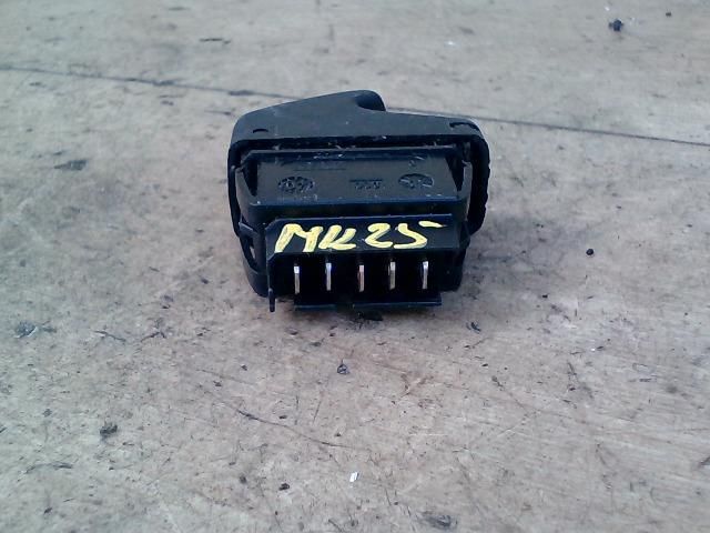 bontott RENAULT KANGOO Ablakemelő Kapcsoló (Pozíciófüggetlen)