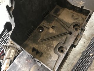 bontott RENAULT KANGOO Akkumulátor Tartó