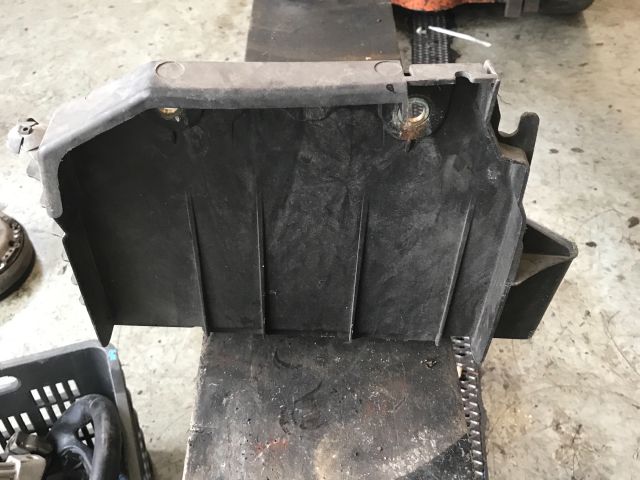 bontott RENAULT KANGOO Akkumulátor Tartó