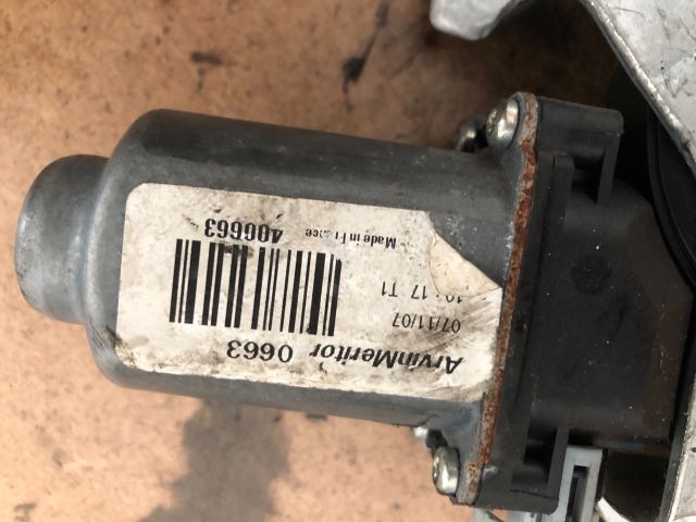 bontott RENAULT KANGOO Bal első Ablakemelő Szerkezet (Elektromos)