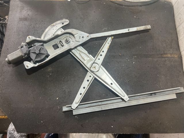 bontott RENAULT KANGOO Bal első Ablakemelő Szerkezet (Elektromos)