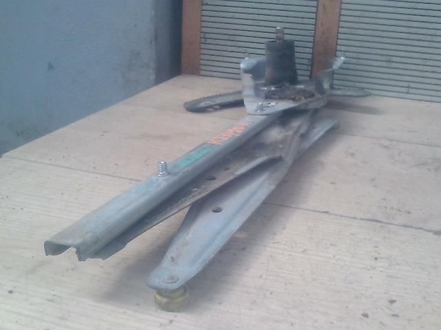 bontott RENAULT KANGOO Bal első Ablakemelő Szerkezet (Mechanikus)