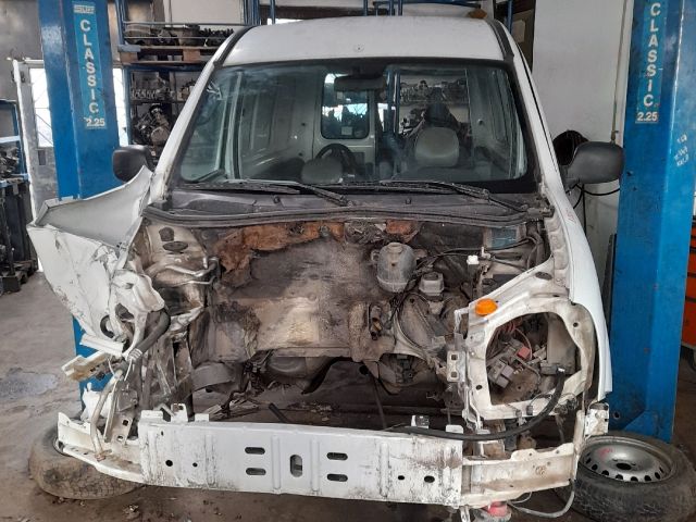 bontott RENAULT KANGOO Bal első Ajtó (Részeivel)