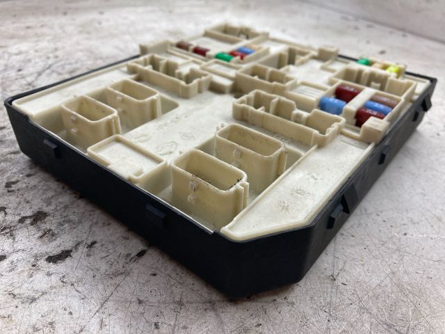 bontott RENAULT KANGOO Biztosítéktábla Doboz