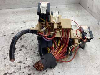 bontott RENAULT KANGOO Biztosítéktábla Doboz