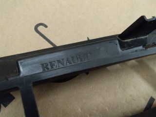 bontott RENAULT KANGOO Első Lökhárító Alsó Középső Díszrács