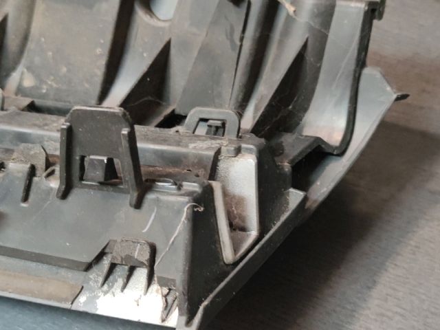 bontott RENAULT KANGOO Hűtőrács