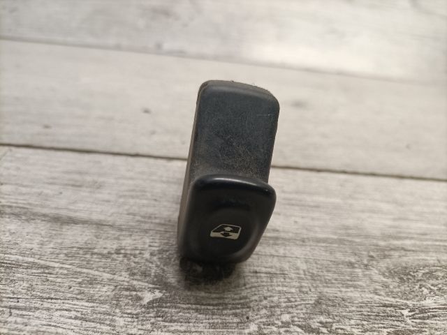 bontott RENAULT KANGOO Jobb első Ablakemelő Kapcsoló