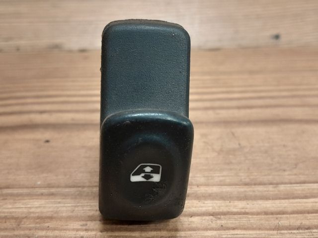 bontott RENAULT KANGOO Jobb első Ablakemelő Kapcsoló