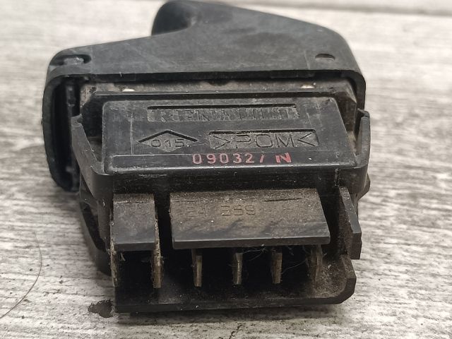 bontott RENAULT KANGOO Jobb első Ablakemelő Kapcsoló