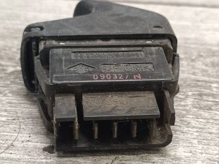 bontott RENAULT KANGOO Jobb első Ablakemelő Kapcsoló