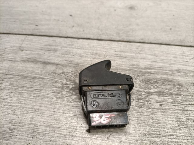 bontott RENAULT KANGOO Jobb első Ablakemelő Kapcsoló