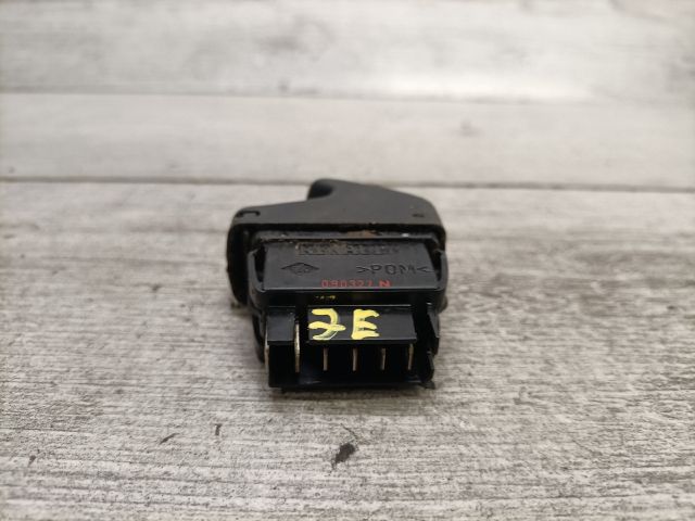 bontott RENAULT KANGOO Jobb első Ablakemelő Kapcsoló