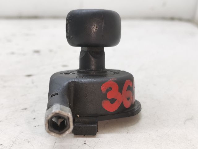 bontott RENAULT KANGOO Motorháztető Nyitó Kar / Gomb