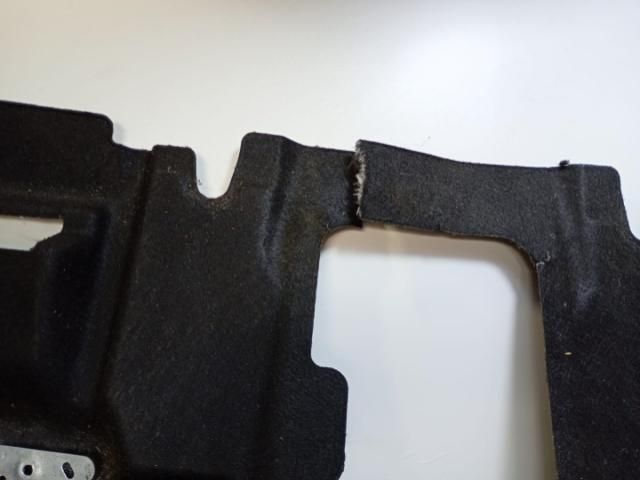 bontott RENAULT KANGOO Padlószőnyeg