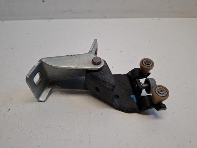 bontott RENAULT KANGOO Tolóajtó Sín Görgő