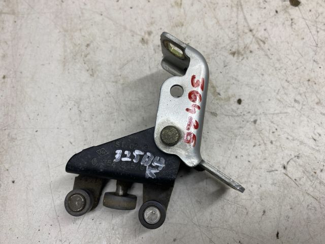 bontott RENAULT KANGOO Tolóajtó Sín Görgő