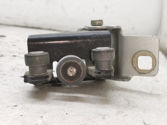 bontott RENAULT KANGOO Tolóajtó Sín Görgő