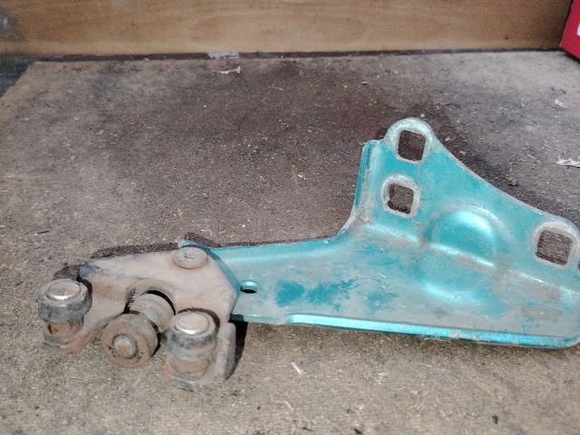 bontott RENAULT KANGOO Tolóajtó Sín Görgő