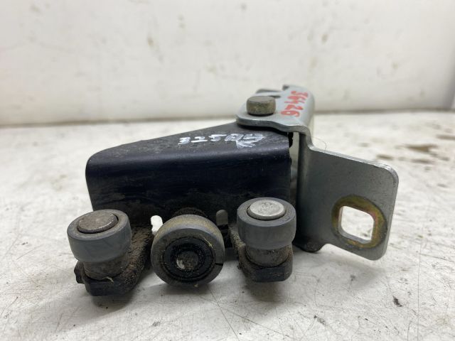 bontott RENAULT KANGOO Tolóajtó Sín Görgő