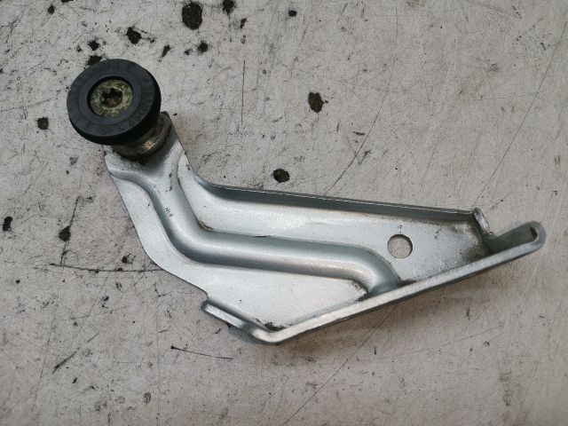 bontott RENAULT KANGOO Tolóajtó Sín Görgő