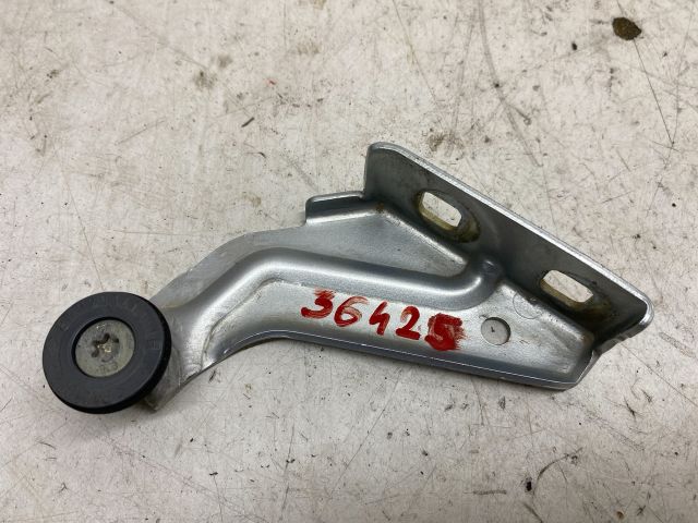 bontott RENAULT KANGOO Tolóajtó Sín Görgő