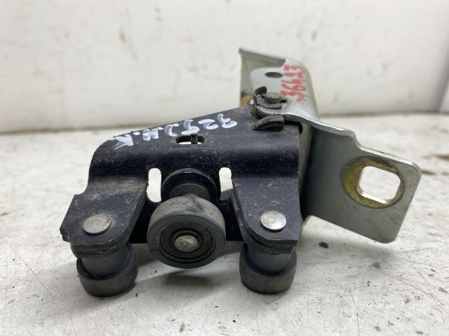 bontott RENAULT KANGOO Tolóajtó Sín Görgő