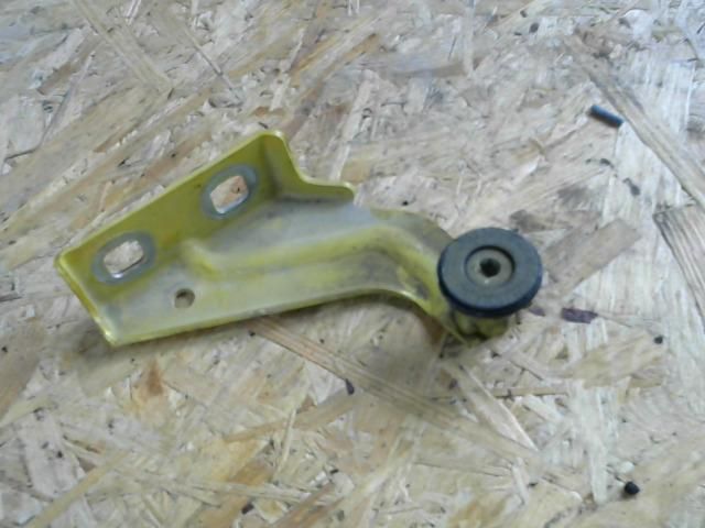 bontott RENAULT KANGOO Tolóajtó Sín Görgő