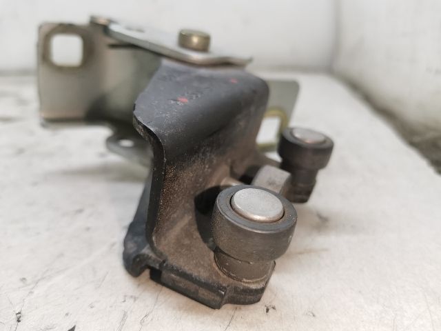 bontott RENAULT KANGOO Tolóajtó Sín Görgő