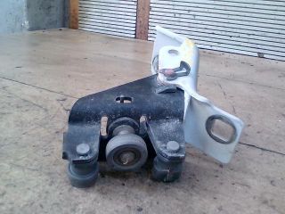 bontott RENAULT KANGOO Tolóajtó Sín Görgő