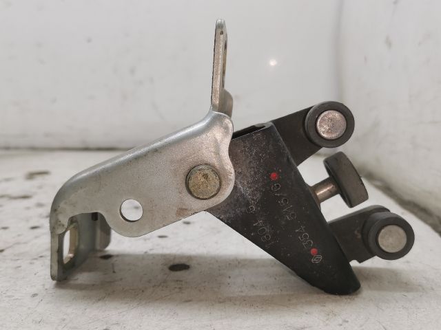 bontott RENAULT KANGOO Tolóajtó Sín Görgő