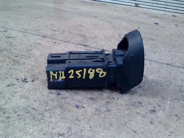 bontott RENAULT KANGOO Vészvillogó Kapcsoló